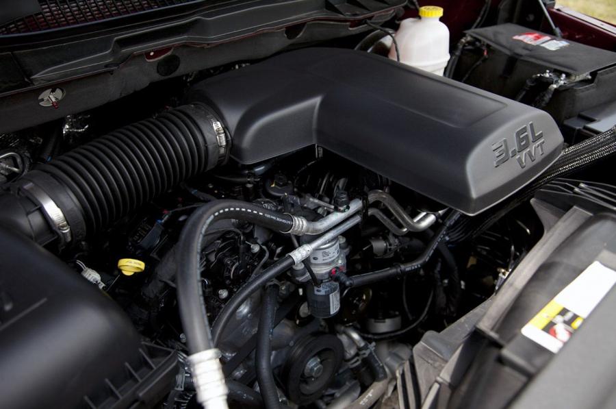  Dodge Ram 1500 Crew Cab SLT 4x4 2013 года  (фото 19 из 29)